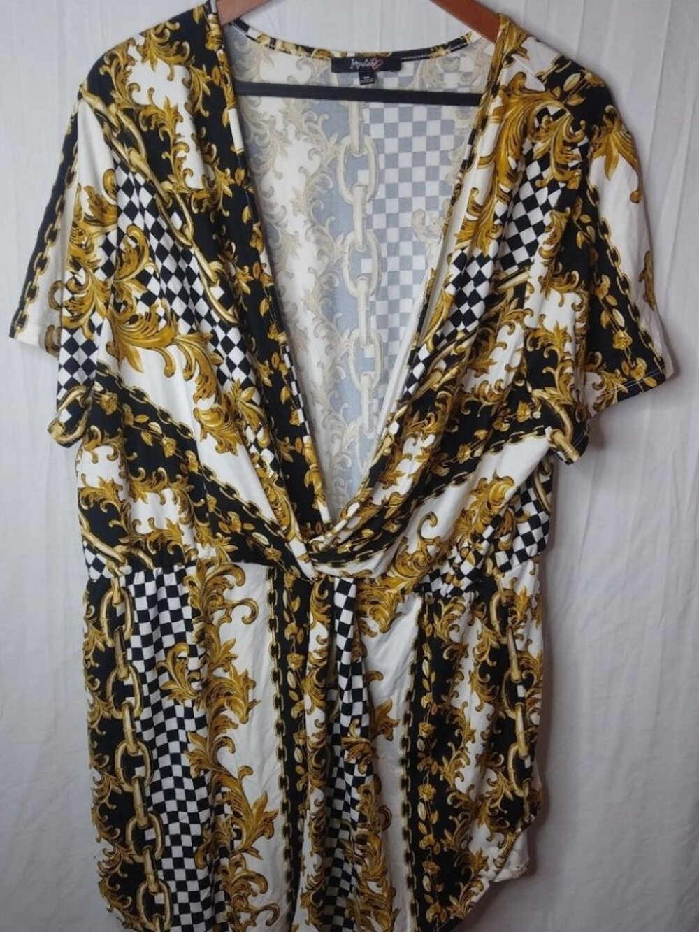 Impulsive 3X Short Sleeved Royal Snake Top Plus Gold White Black